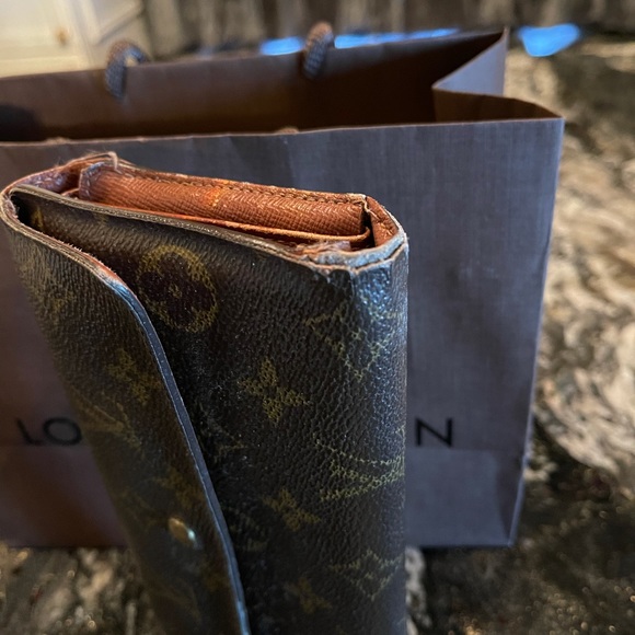 Authentic Louis Vuitton wallet - Picture 3 of 6